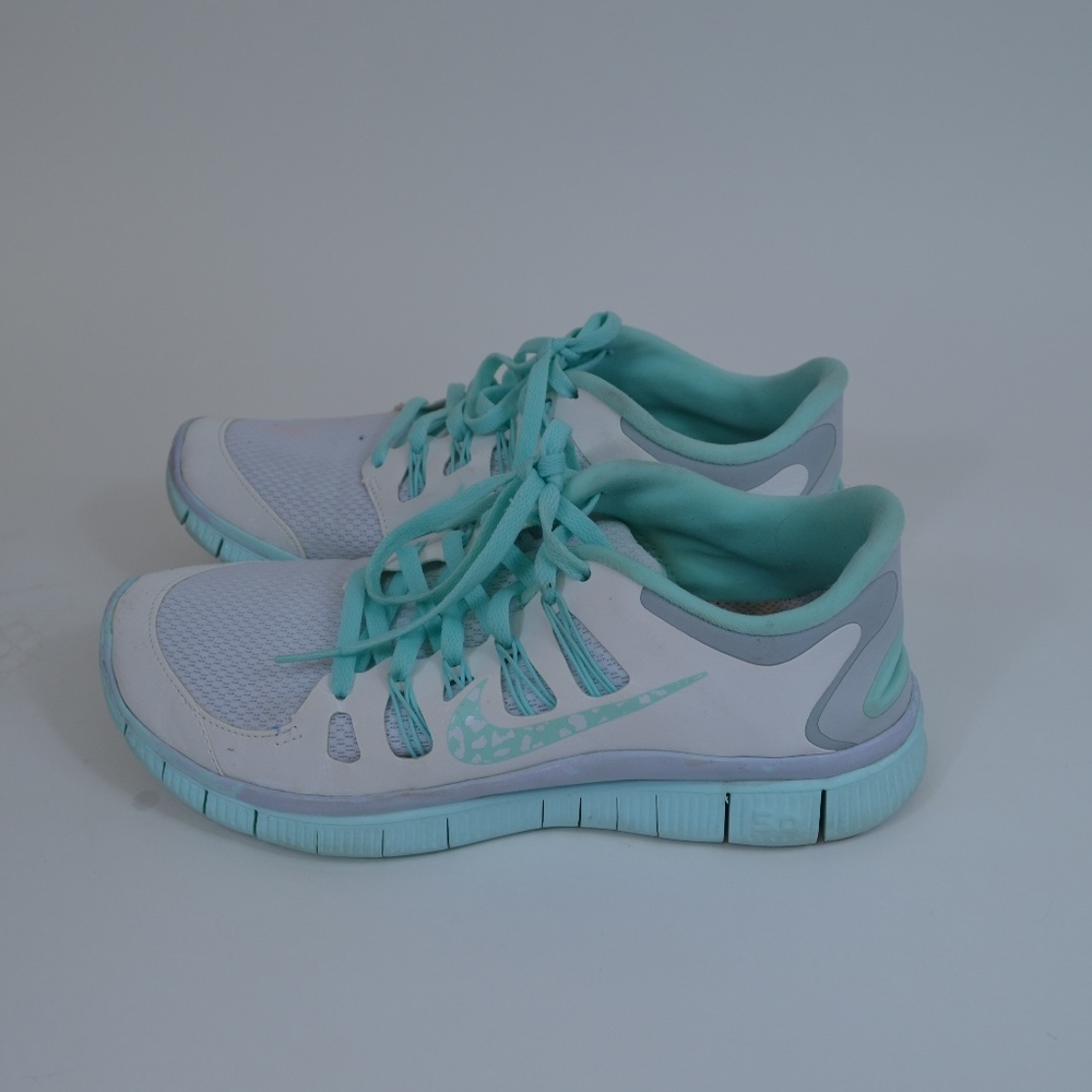 LIMITED EDITION mint green and white NIKE frees